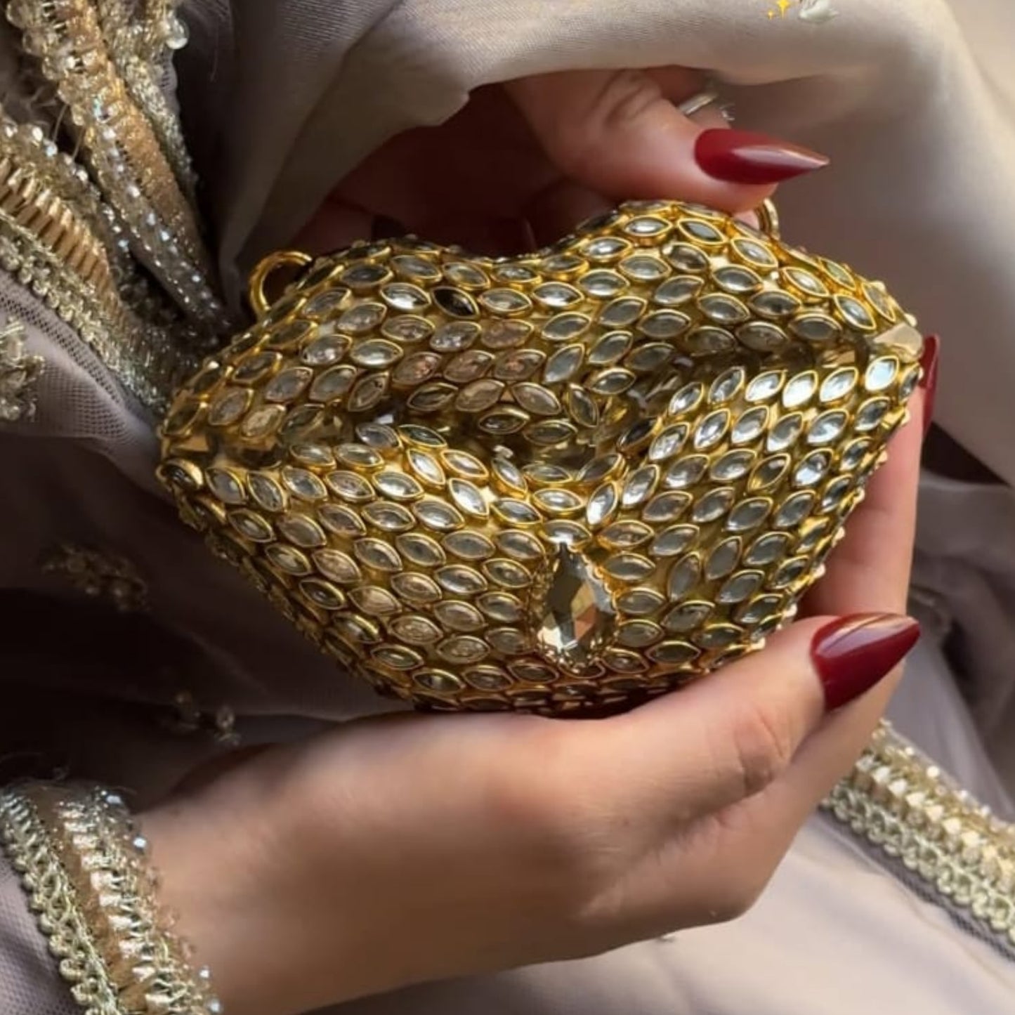 Lip kundan Clutch