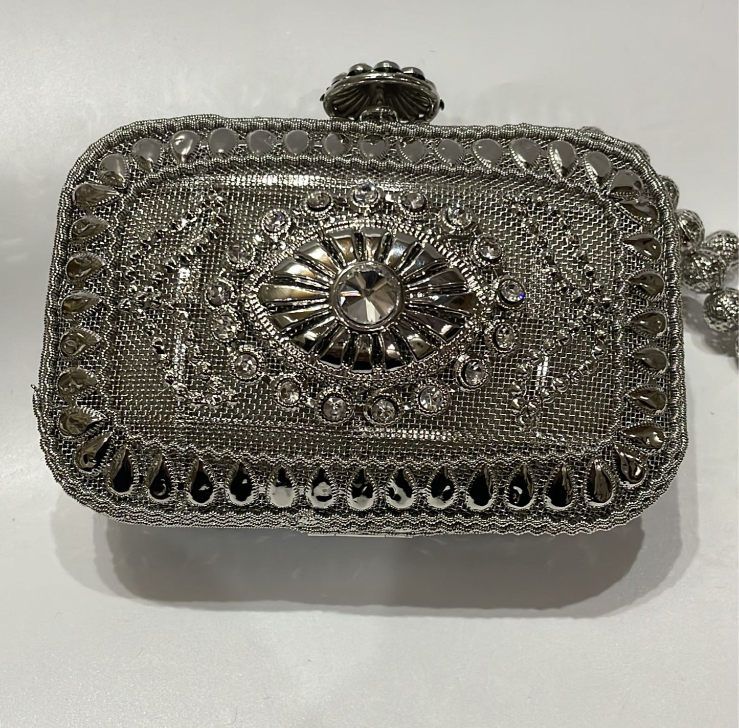 Trendy Metal Potli D-04