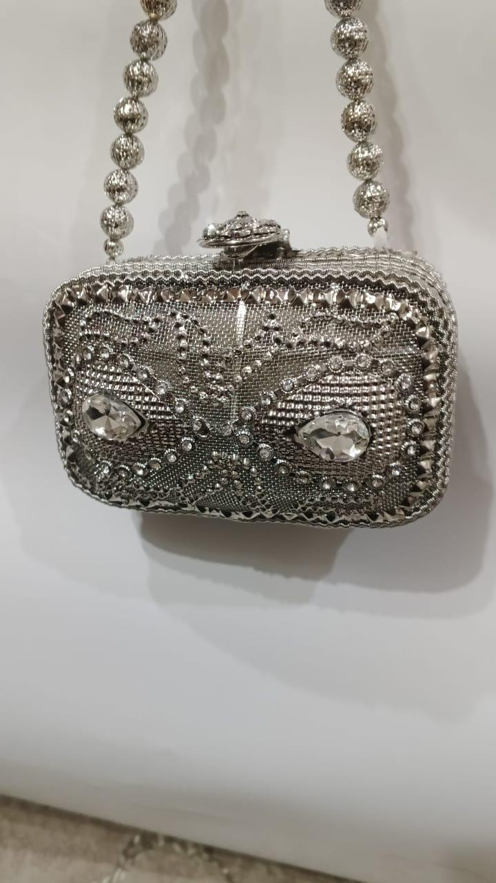 Trendy Metal Potli D-09